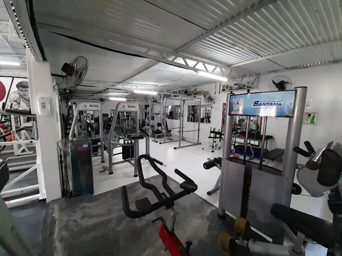 Interior da primeira academia do Zico
